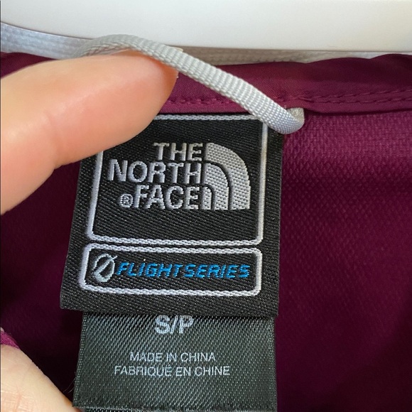 The North Face Flight Series Running Rain Jacket Windstopper Plum Womens Small - Picture 4 of 13